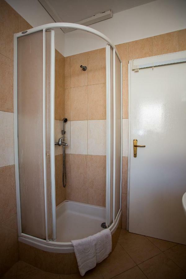Apartment & Rooms Poppy Rose Zadar Exterior photo