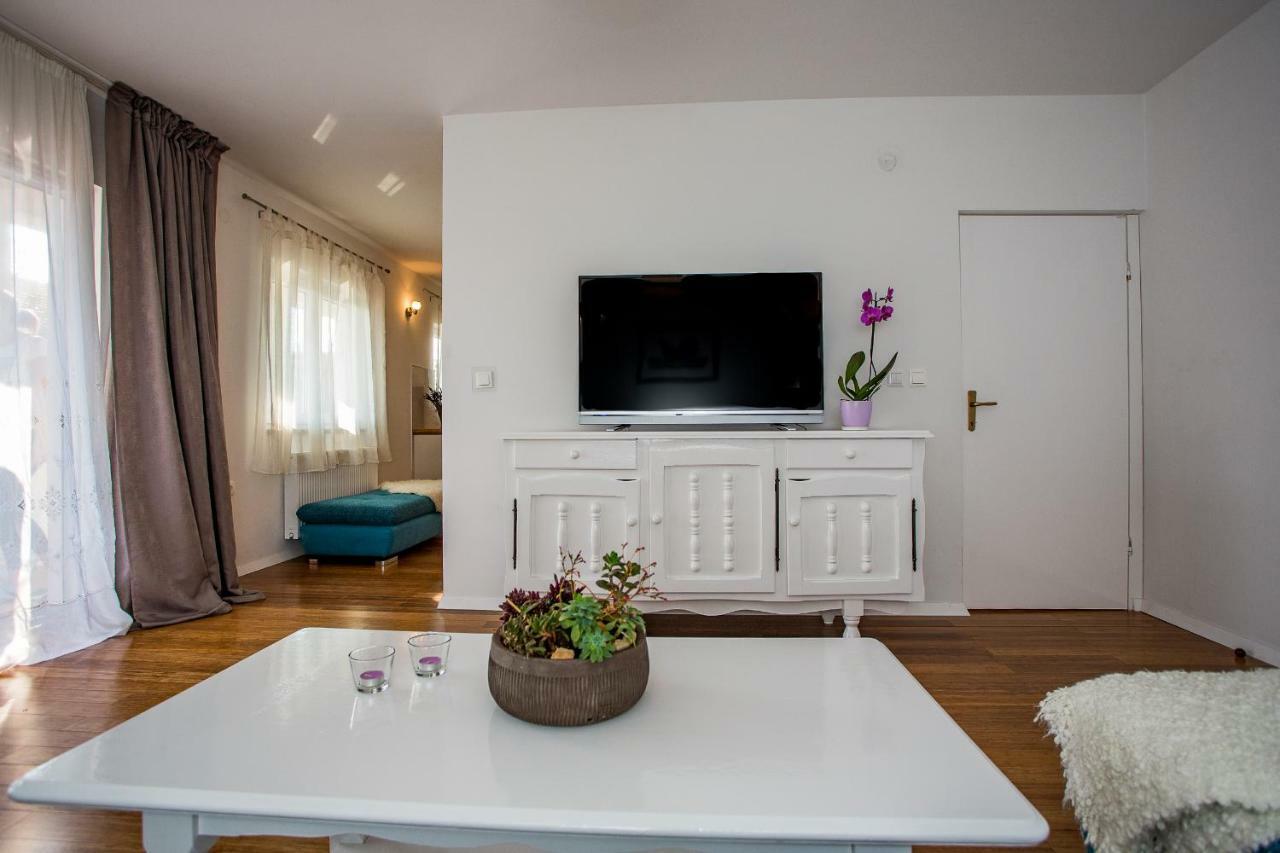 Apartment & Rooms Poppy Rose Zadar Exterior photo